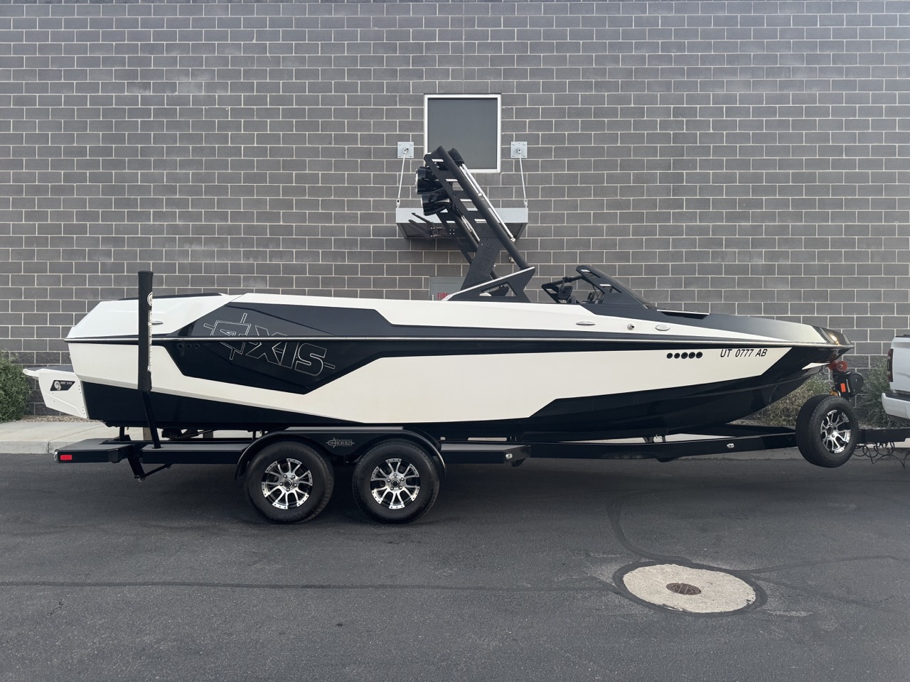 2019 Axis T23 Low Hours comes with all Gear Icon